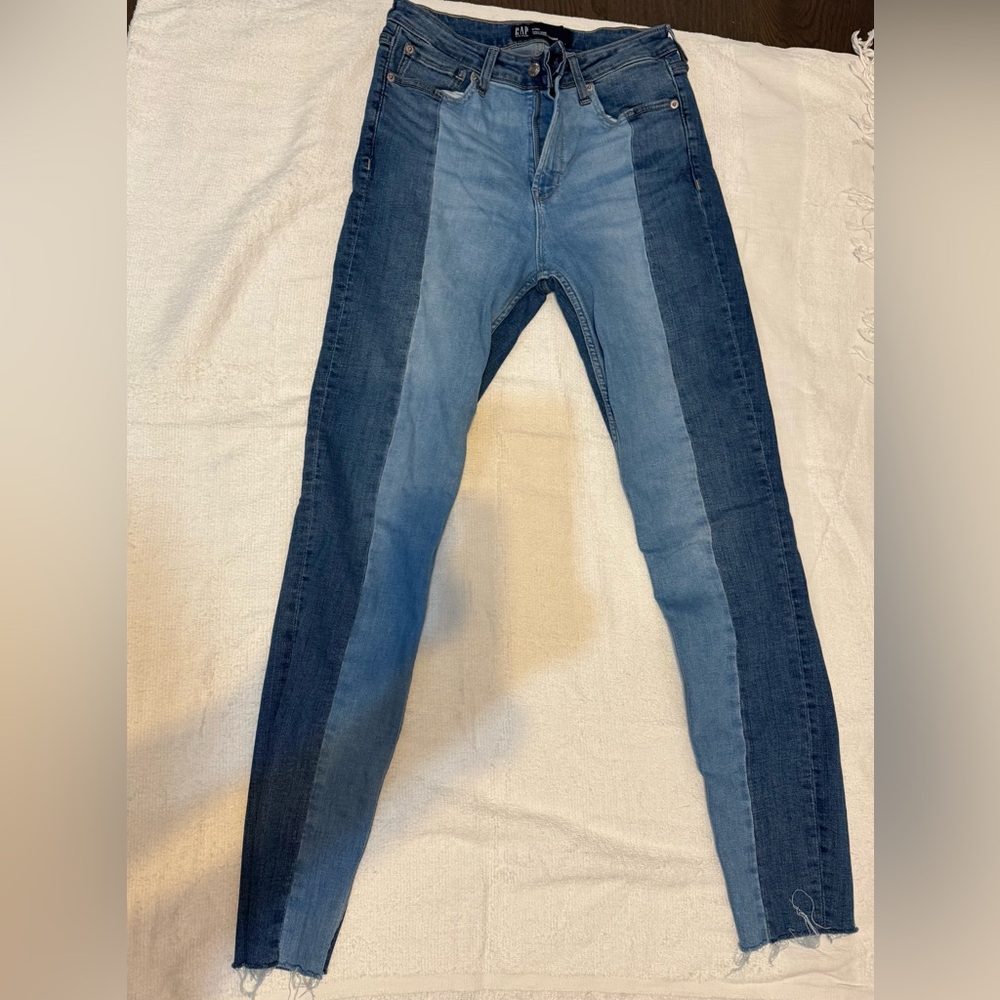 GAP Women's Skinny Jeans in Dual Blue Tones..NWOT